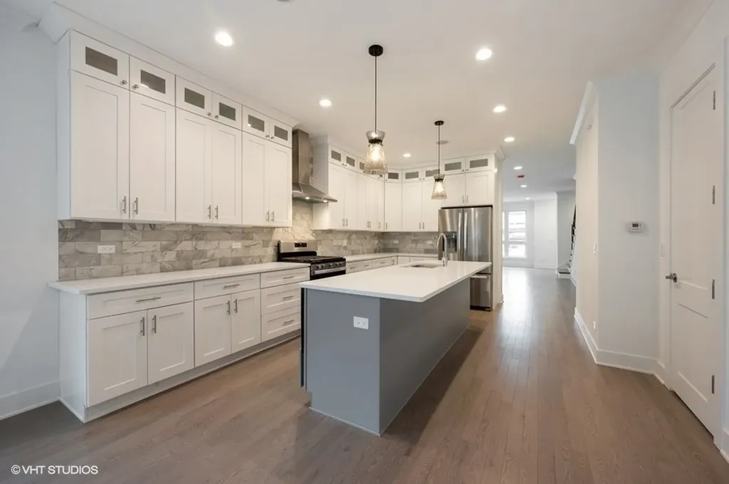 3915 South Calumet Avenue Chicago IL 60653