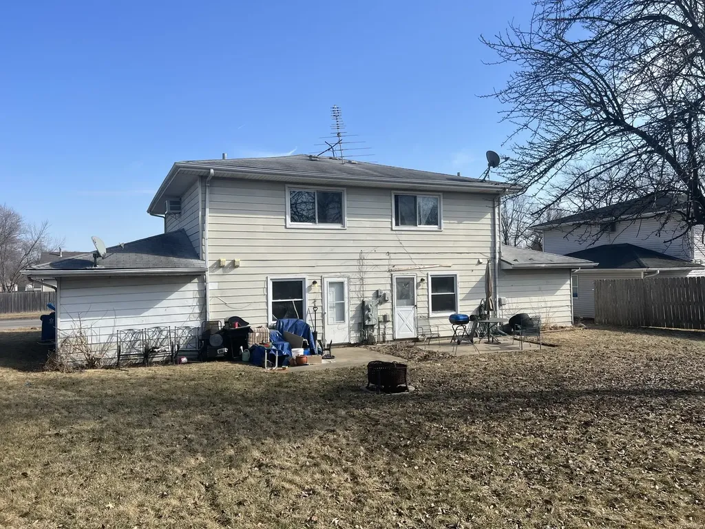 1060 & 1062 North Highland Avenue Aurora IL 60506