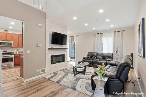 6044 Canterbury Lane Hoffman Estates IL 60192