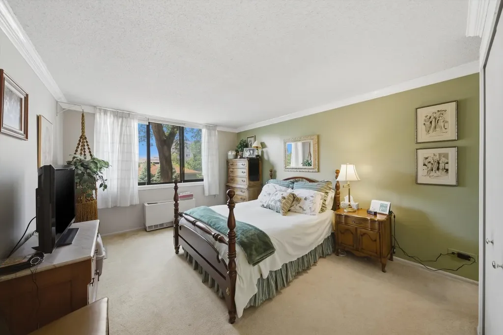 2000 Saint Regis Drive Lombard IL 60148