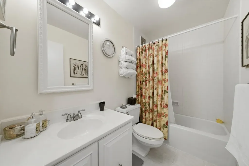 2000 Saint Regis Drive Lombard IL 60148