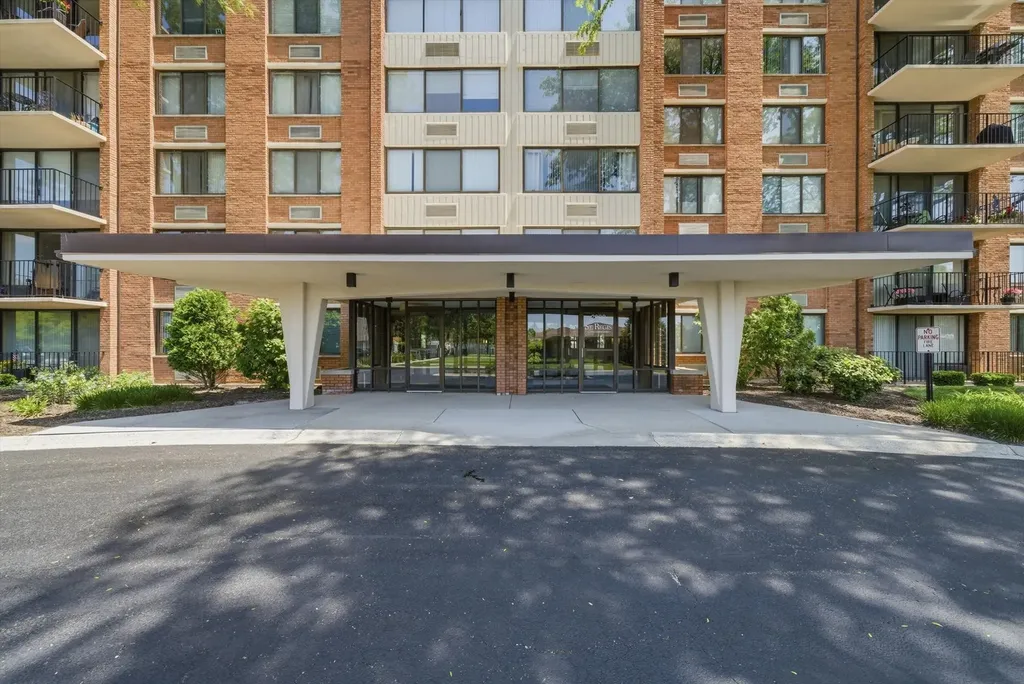 2000 Saint Regis Drive Lombard IL 60148
