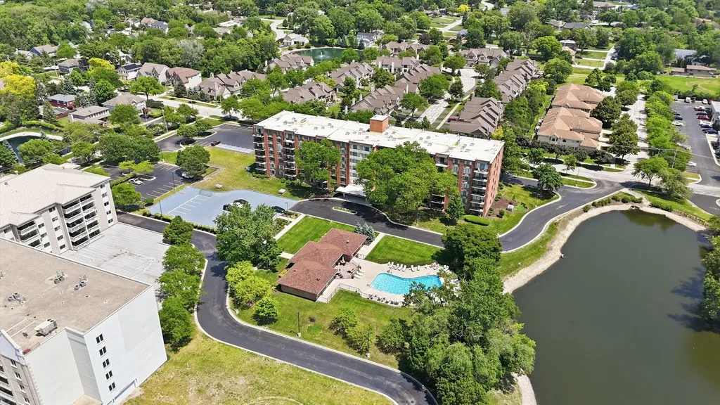 2000 Saint Regis Drive Lombard IL 60148