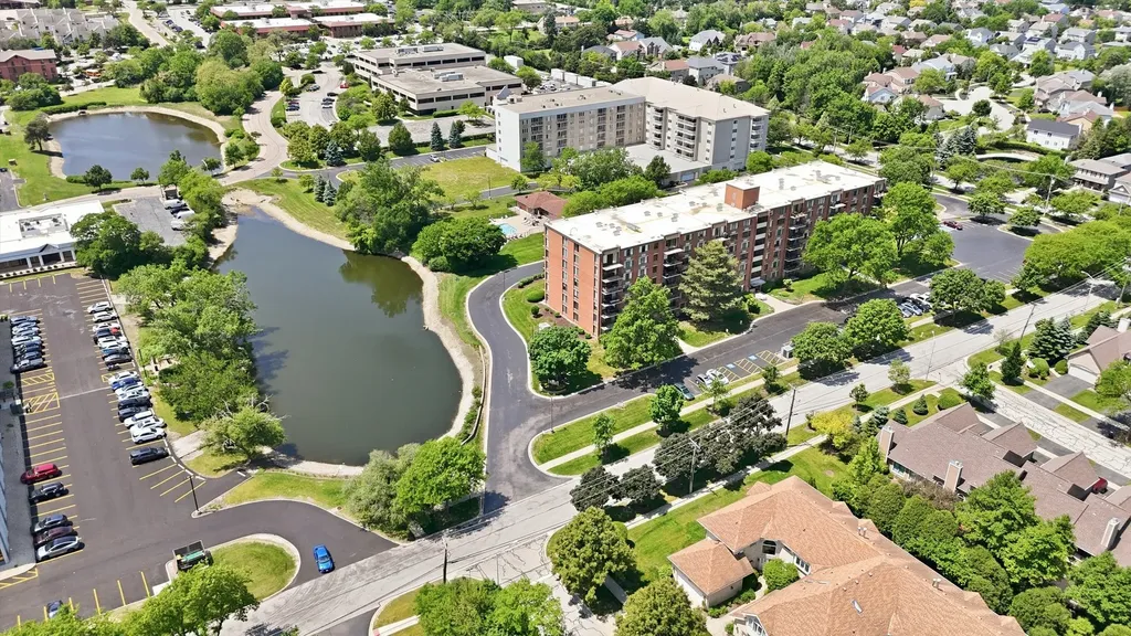 2000 Saint Regis Drive Lombard IL 60148