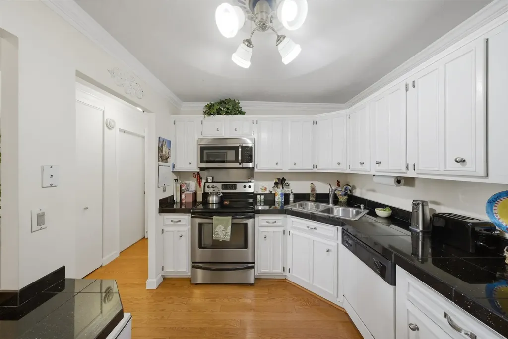 2000 Saint Regis Drive Lombard IL 60148