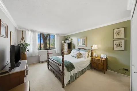 2000 Saint Regis Drive Lombard IL 60148