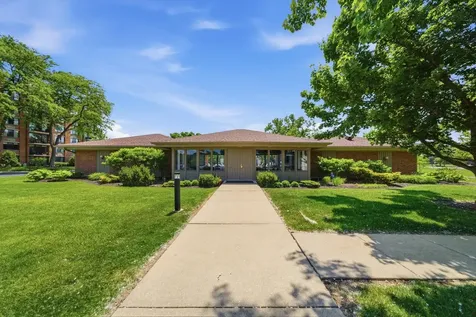 2000 Saint Regis Drive Lombard IL 60148