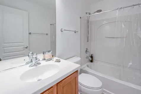 2804 Neubauer Circle Lindenhurst IL 60046