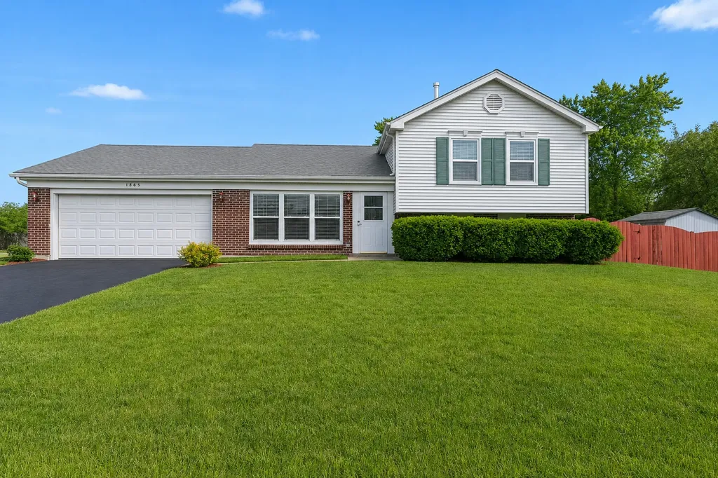 1865 Victor Lane Hanover Park IL 60133