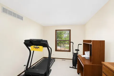 1865 Victor Lane Hanover Park IL 60133