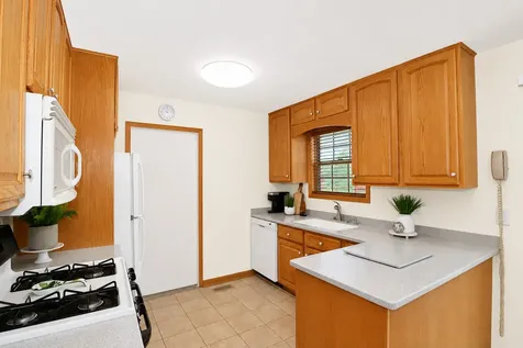 1865 Victor Lane Hanover Park IL 60133
