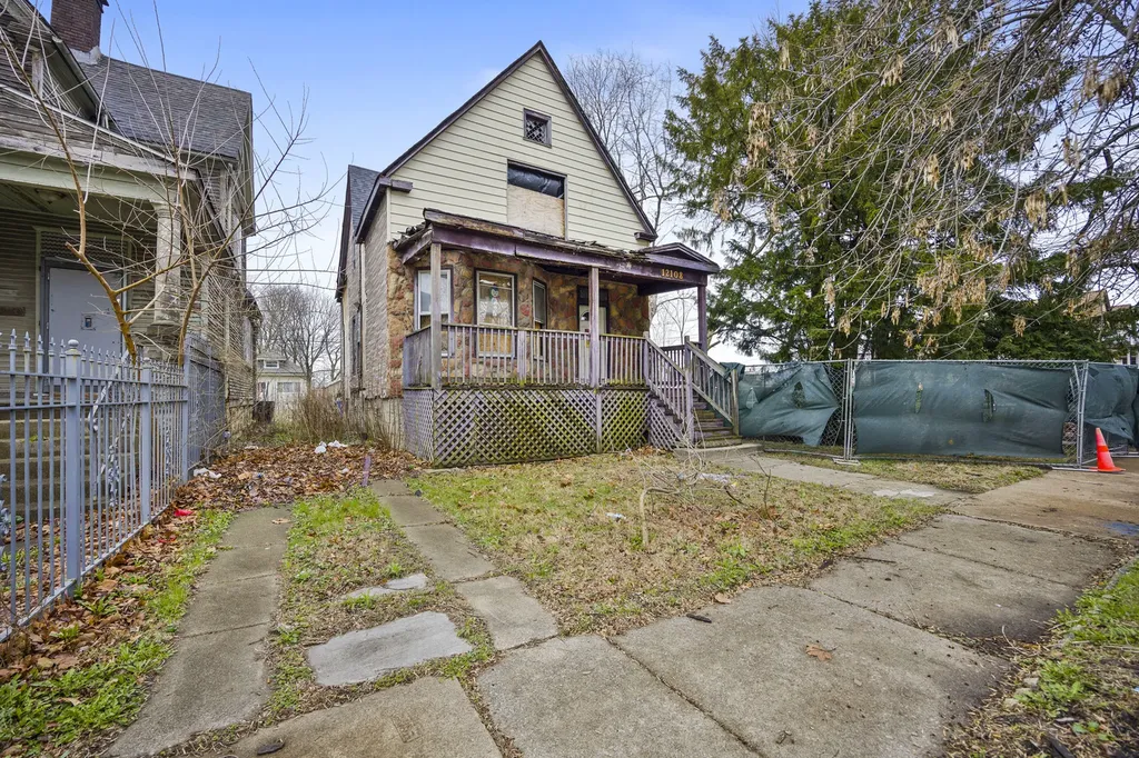 12108 South Parnell Avenue Chicago IL 60628