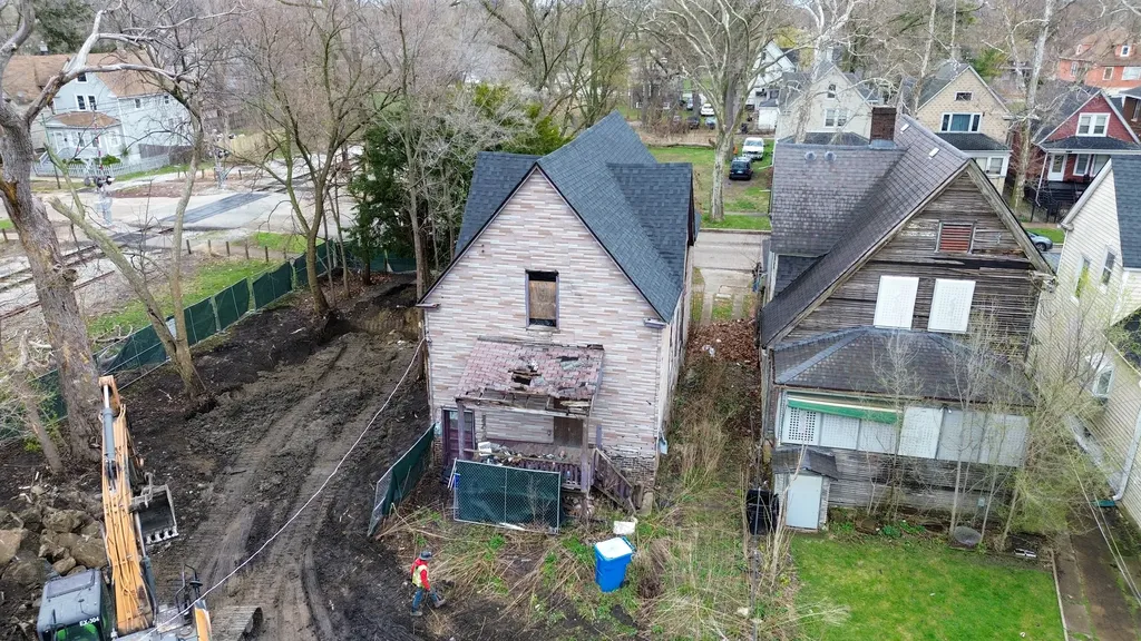 12108 South Parnell Avenue Chicago IL 60628