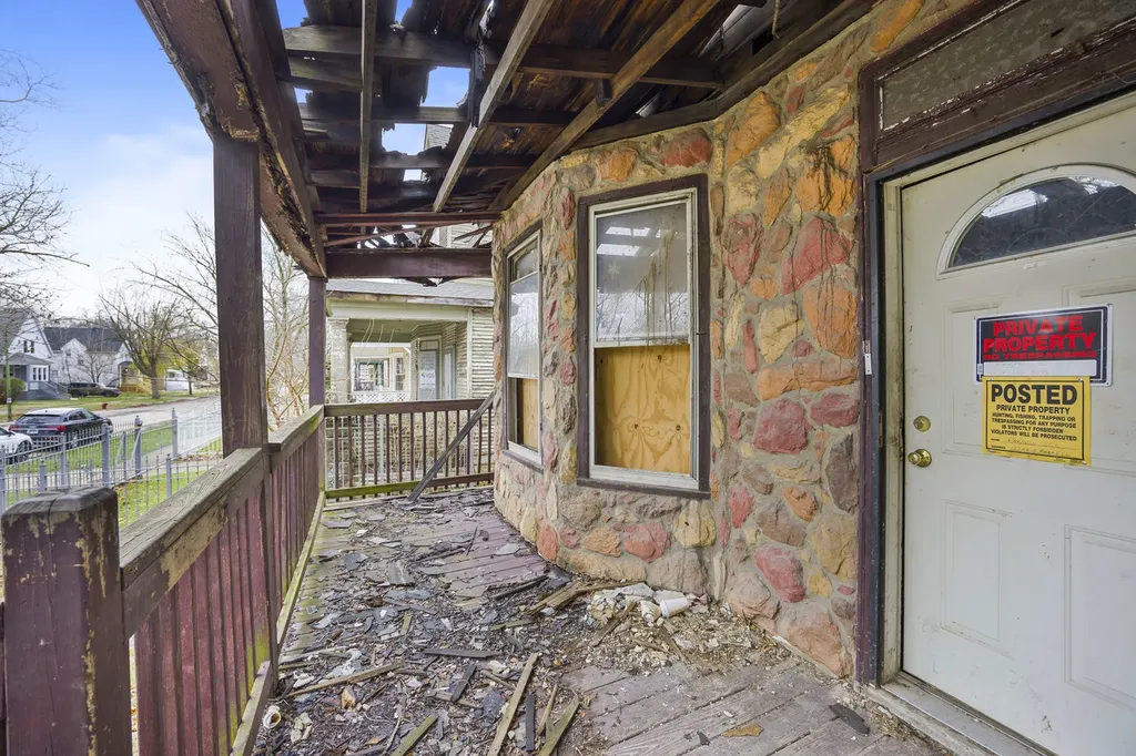 12108 South Parnell Avenue Chicago IL 60628