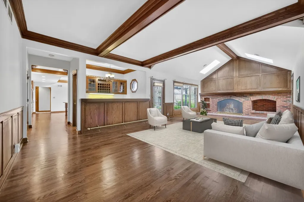 355 Trinity Lane Oak Brook IL 60523