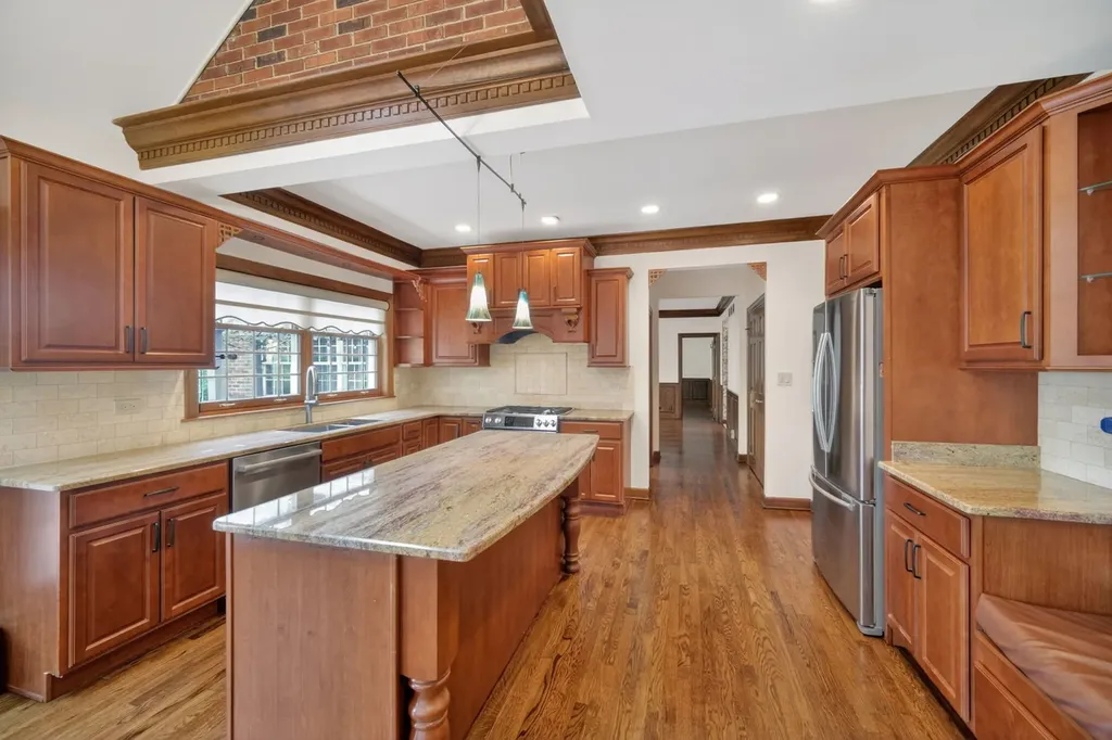 355 Trinity Lane Oak Brook IL 60523
