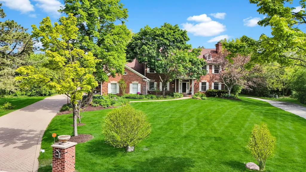 355 Trinity Lane Oak Brook IL 60523