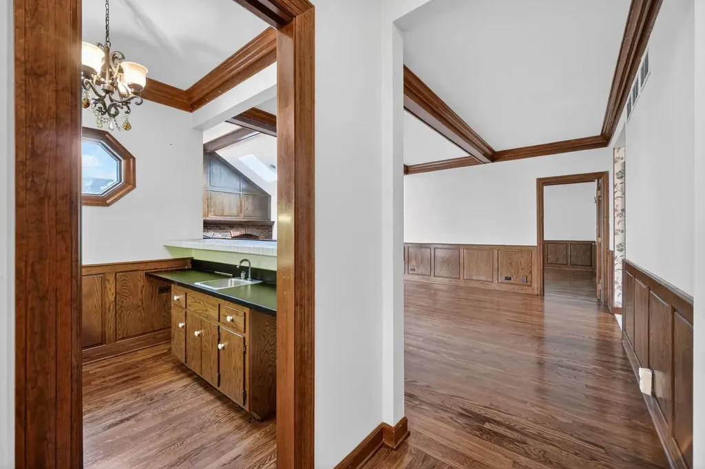355 Trinity Lane Oak Brook IL 60523