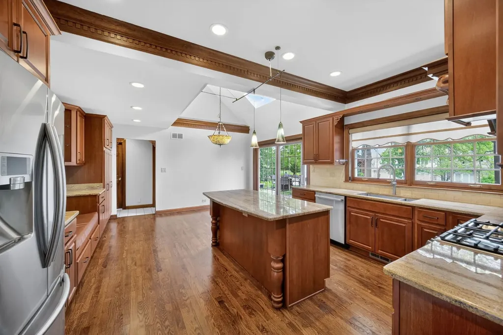 355 Trinity Lane Oak Brook IL 60523