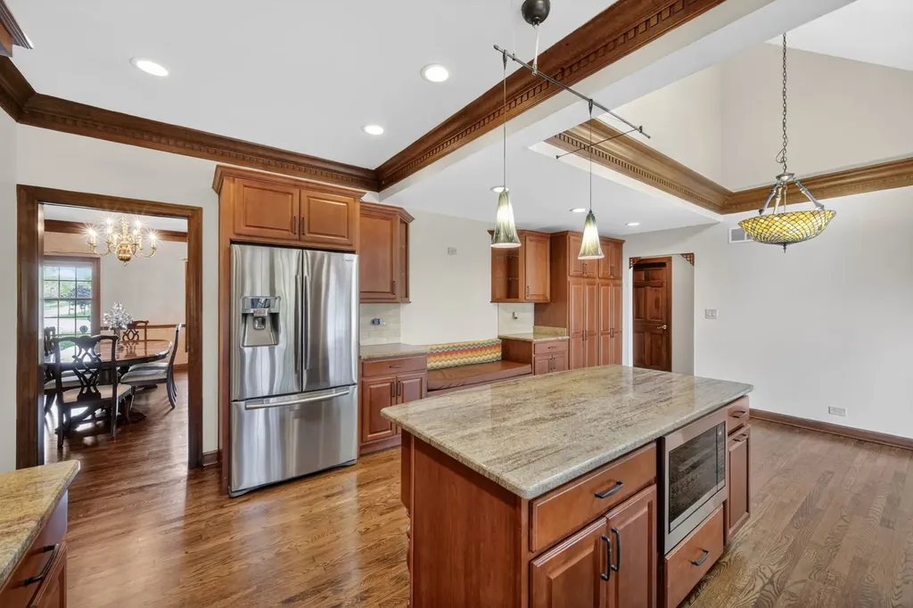 355 Trinity Lane Oak Brook IL 60523