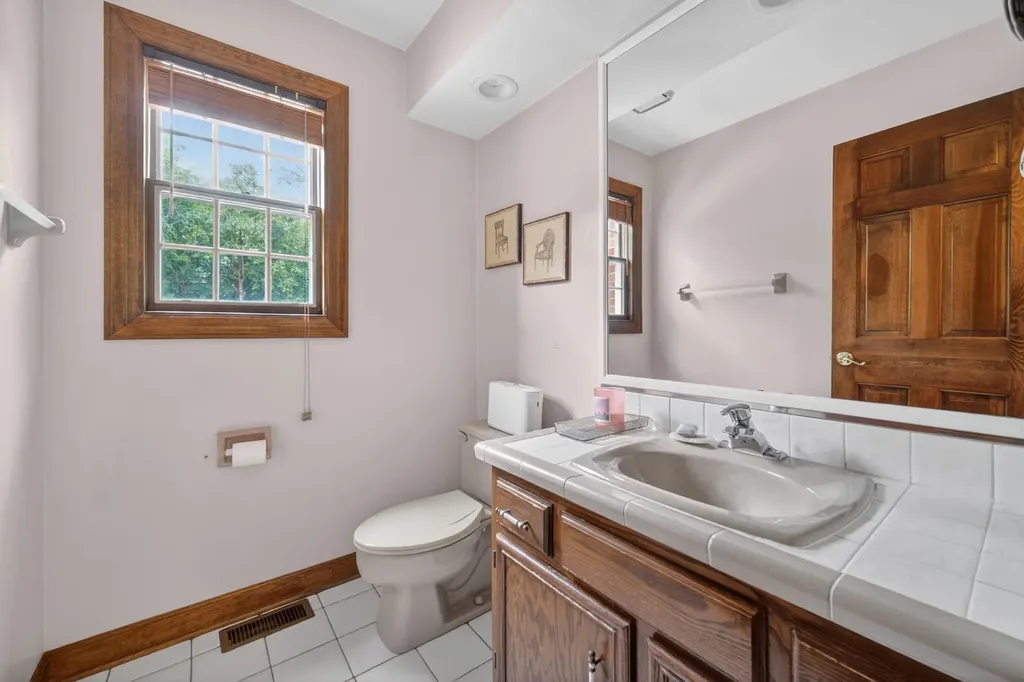 355 Trinity Lane Oak Brook IL 60523