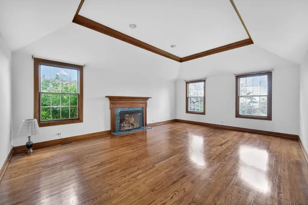 355 Trinity Lane Oak Brook IL 60523