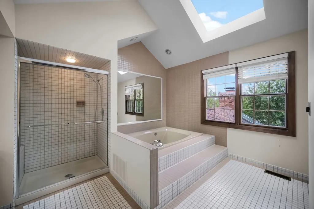 355 Trinity Lane Oak Brook IL 60523