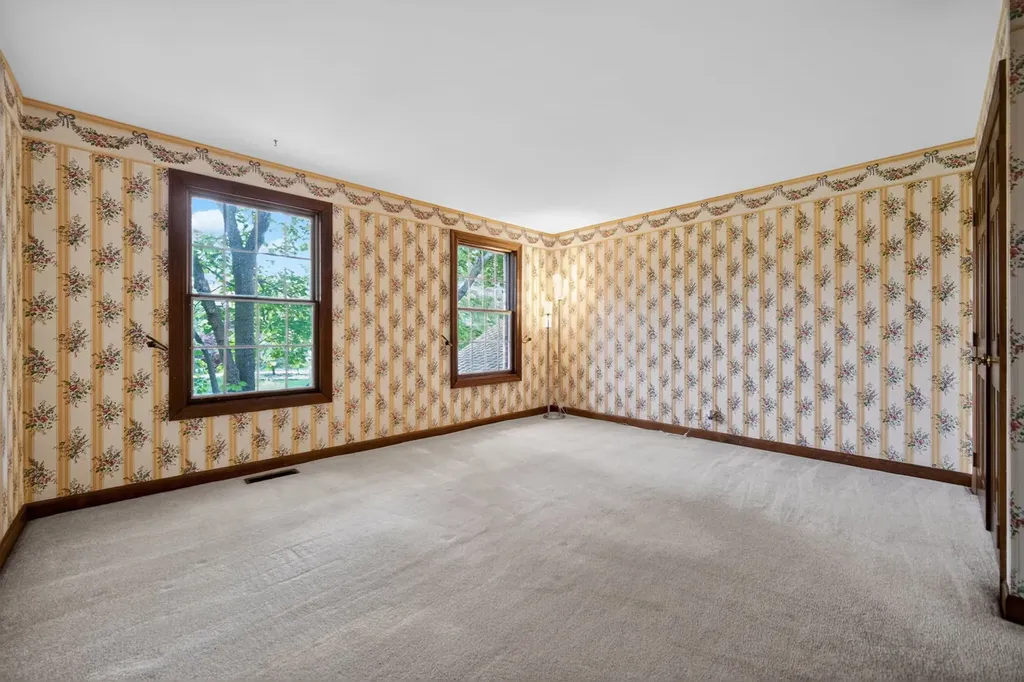 355 Trinity Lane Oak Brook IL 60523