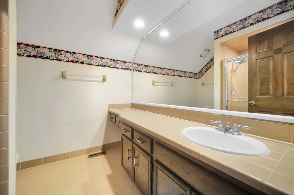 355 Trinity Lane Oak Brook IL 60523