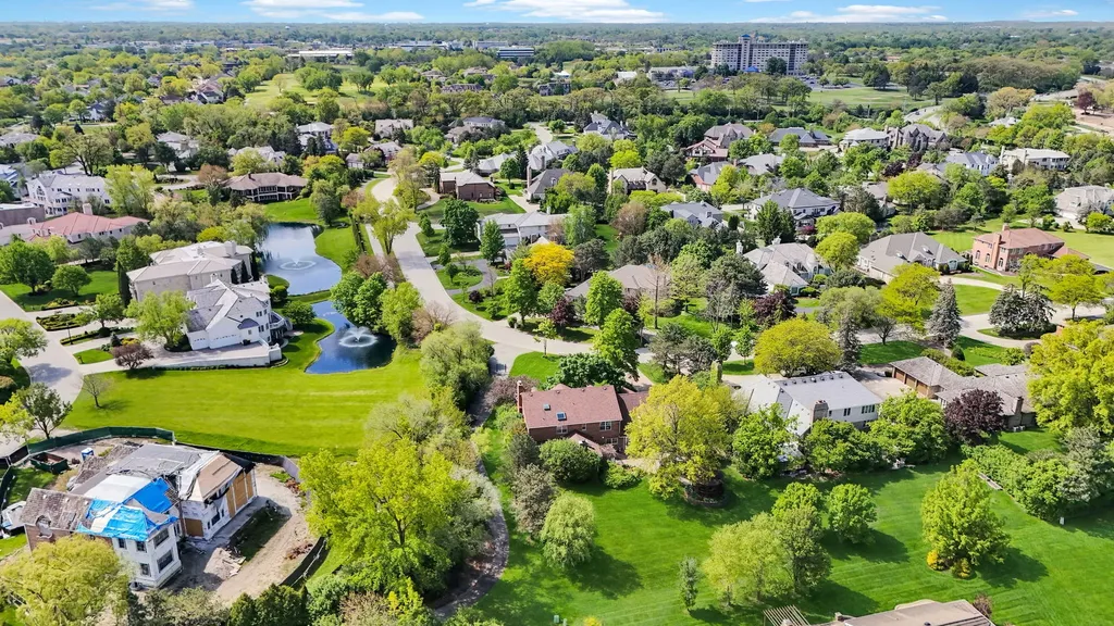 355 Trinity Lane Oak Brook IL 60523