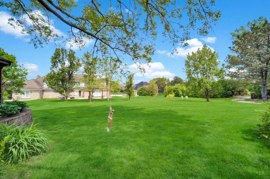 355 Trinity Lane Oak Brook IL 60523