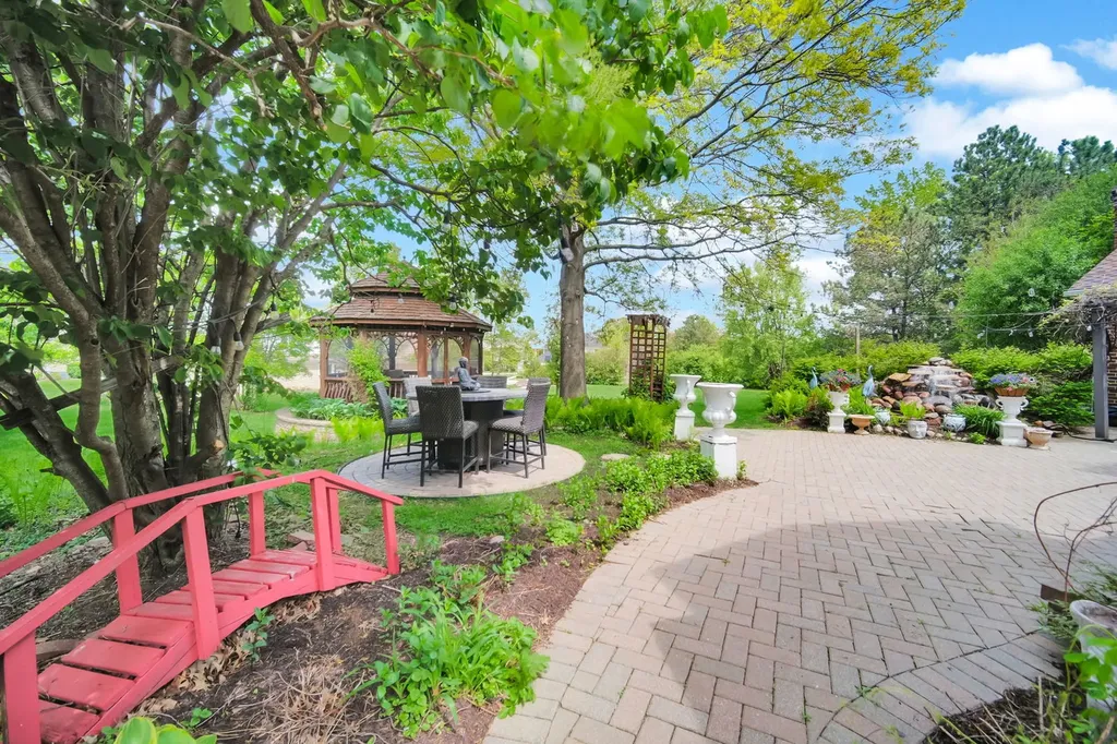 355 Trinity Lane Oak Brook IL 60523