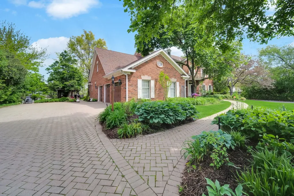 355 Trinity Lane Oak Brook IL 60523