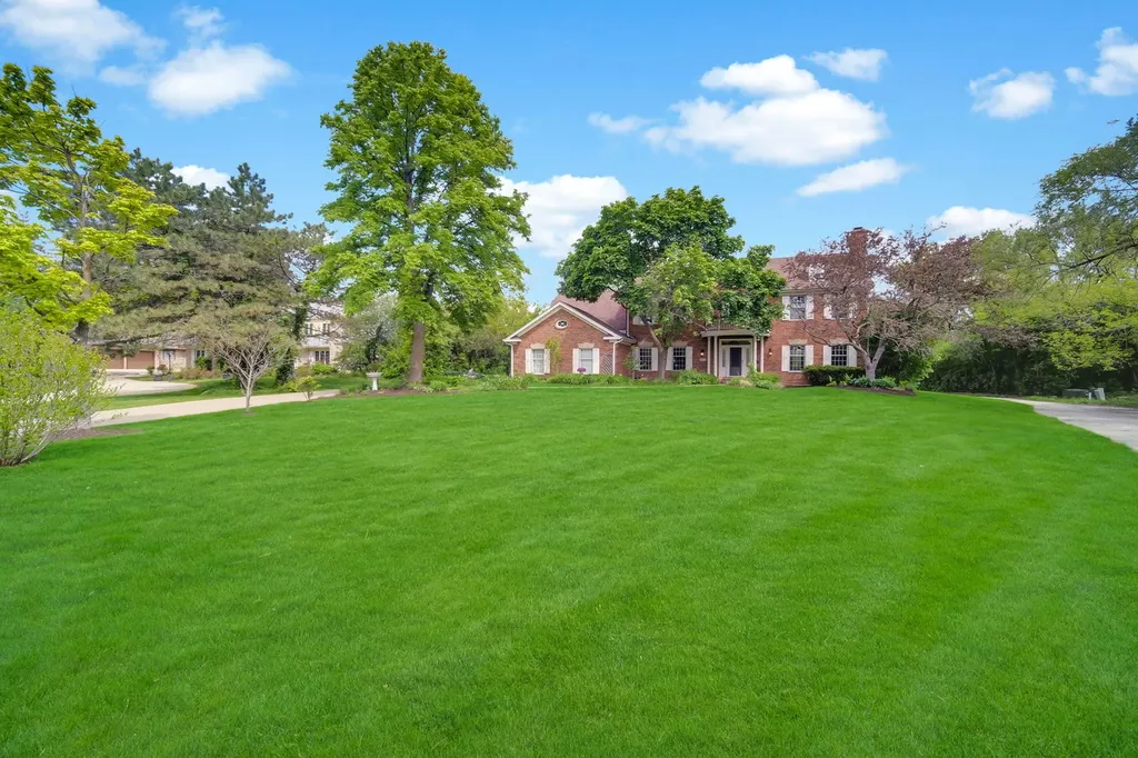 355 Trinity Lane Oak Brook IL 60523