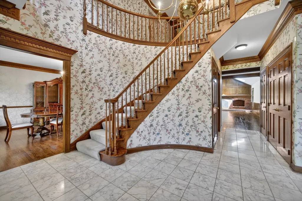 355 Trinity Lane Oak Brook IL 60523