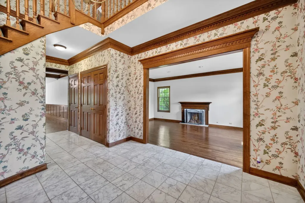355 Trinity Lane Oak Brook IL 60523