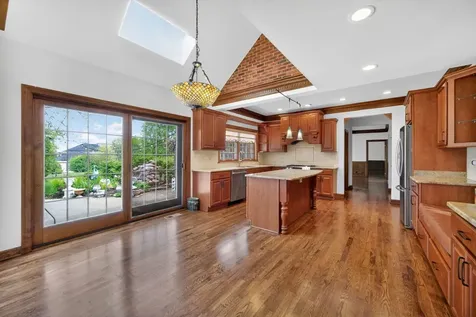 355 Trinity Lane Oak Brook IL 60523