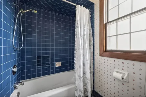355 Trinity Lane Oak Brook IL 60523