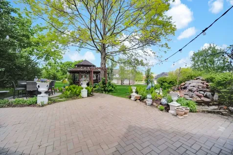 355 Trinity Lane Oak Brook IL 60523