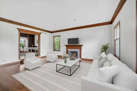 355 Trinity Lane Oak Brook IL 60523