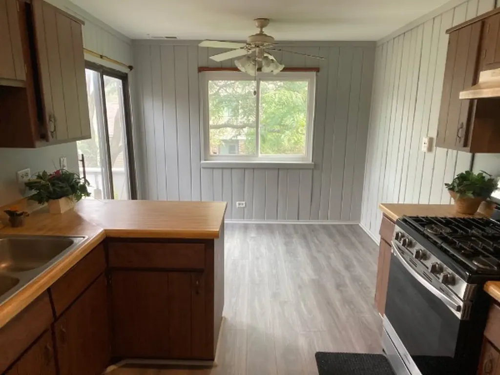 1470 Williamsburg Drive Schaumburg IL 60193