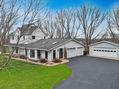 2472 West Red Oak Road Freeport IL 61032