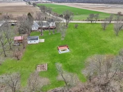 2472 West Red Oak Road Freeport IL 61032