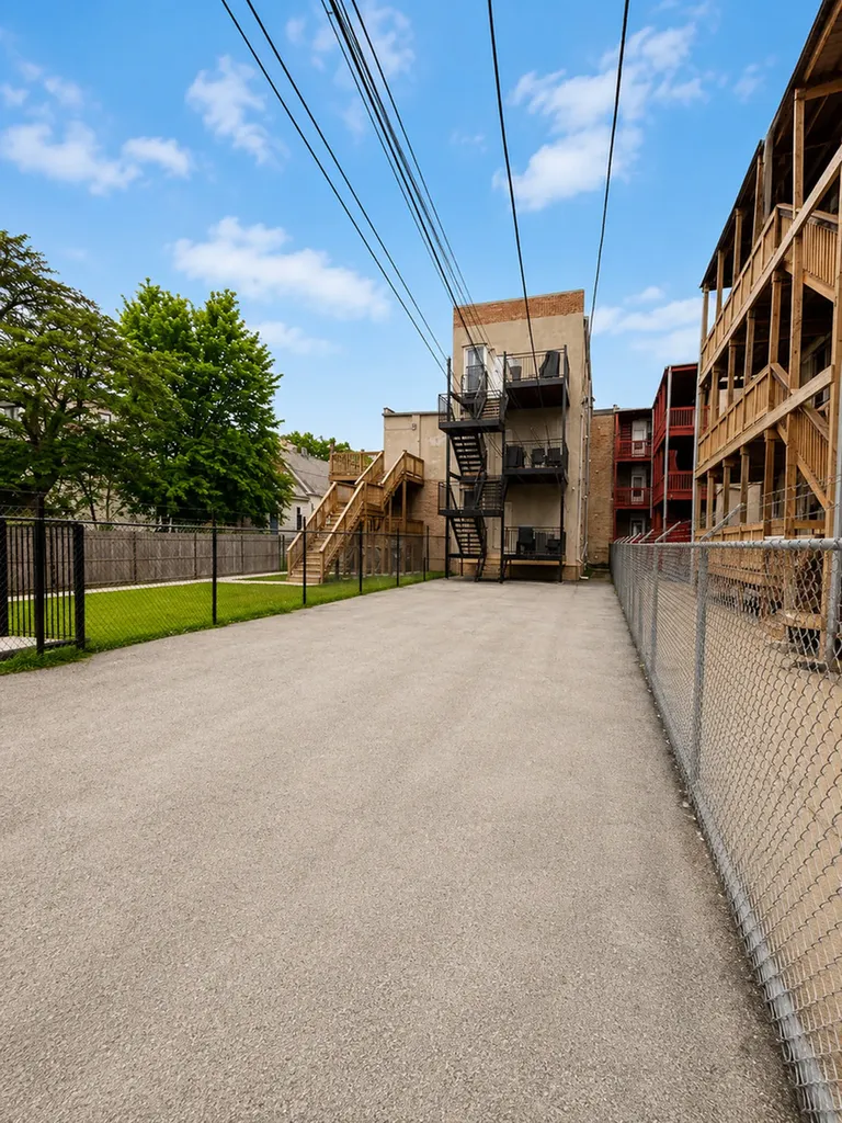 4207 South Indiana Avenue Chicago IL 60653