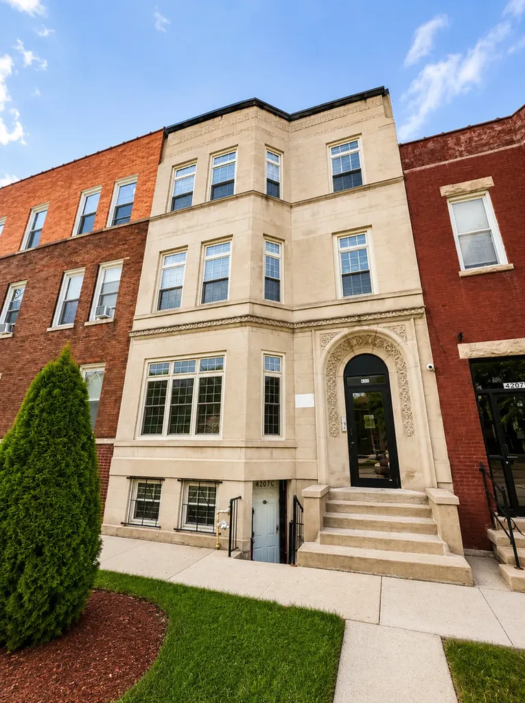 4207 South Indiana Avenue Chicago IL 60653