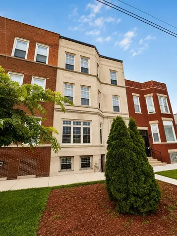4207 South Indiana Avenue Chicago IL 60653