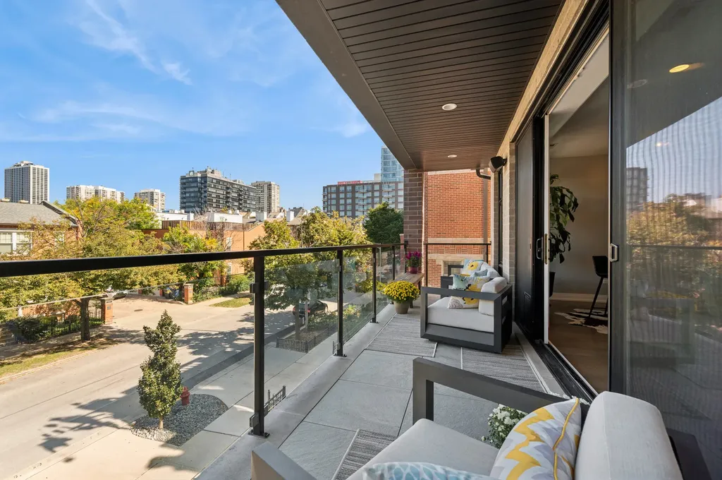 231 West Scott Street Chicago IL 60610