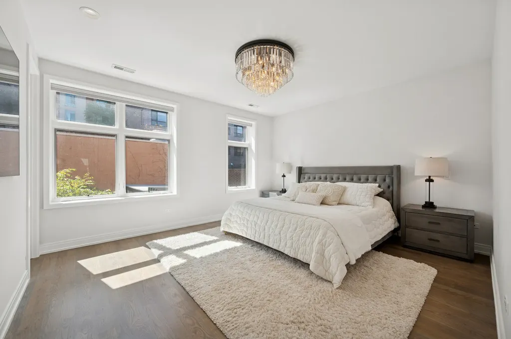 231 West Scott Street Chicago IL 60610