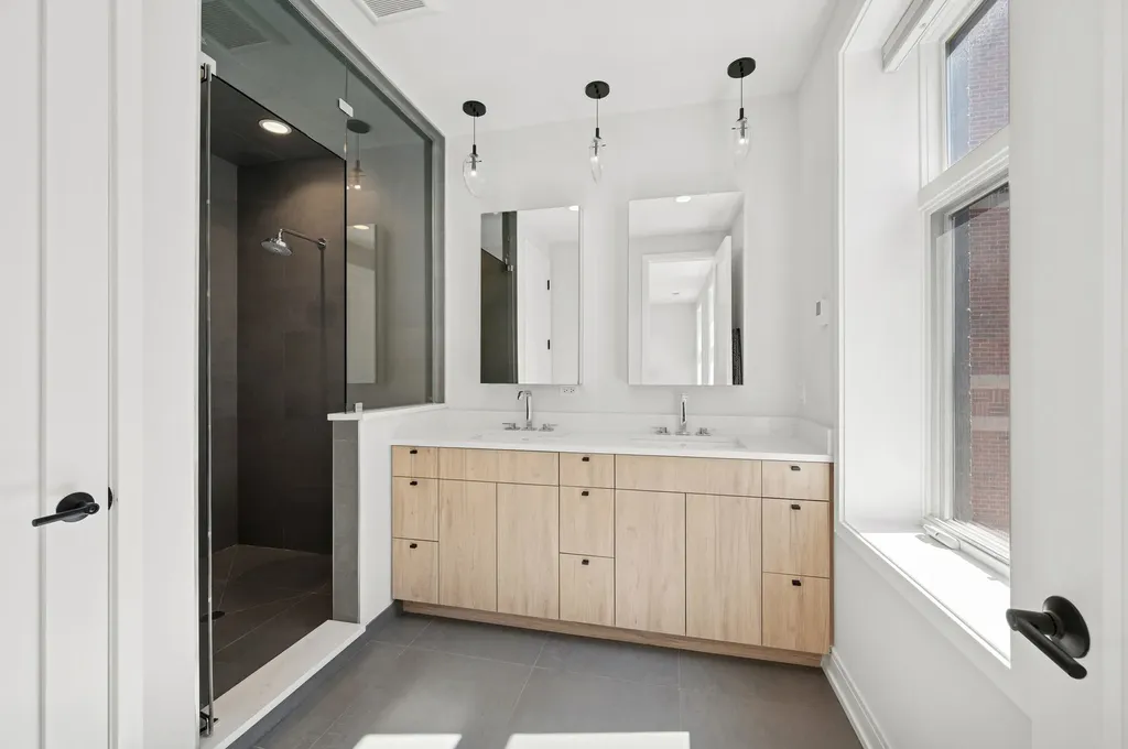 231 West Scott Street Chicago IL 60610