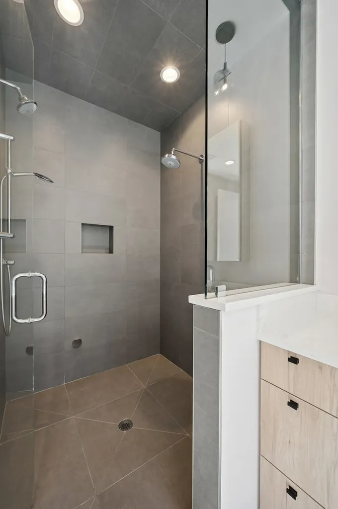 231 West Scott Street Chicago IL 60610